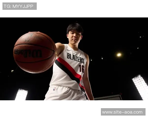 杨瀚森在开拓者G联盟中不断挑战体能锻炼适应能力提升个人竞技水平